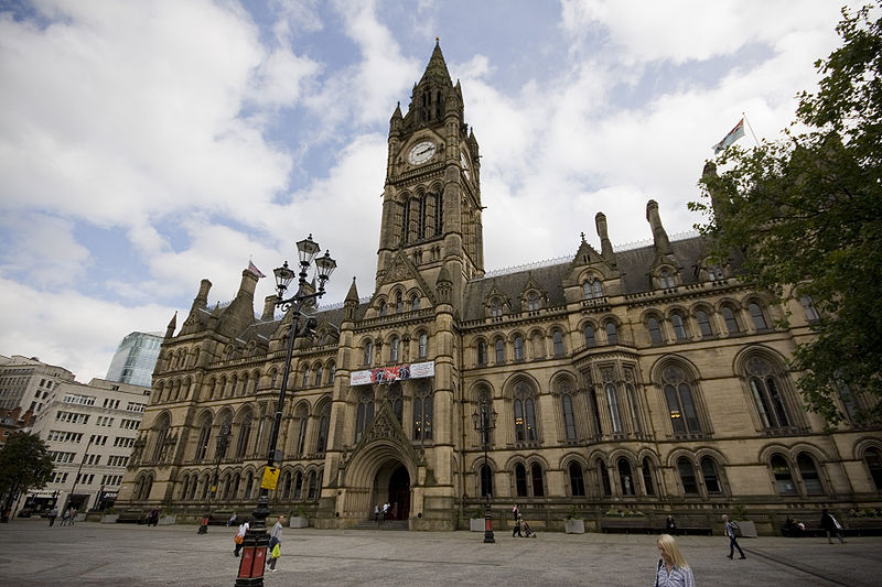 800px-Manchester_town_hall_2009_wide_angle.jpg