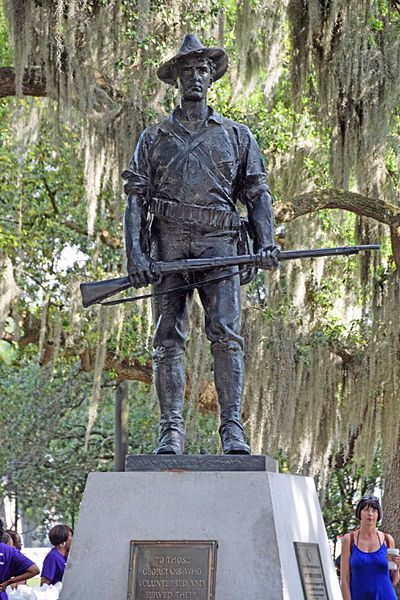 middle-of-Forsyth-Park-with-the-pathway-wrapping-around-it-lies-the-Confederate-Memorial-Statue..jpg