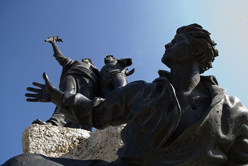 800px-martyrs-_square_statue_beirut_lebanon.jpg