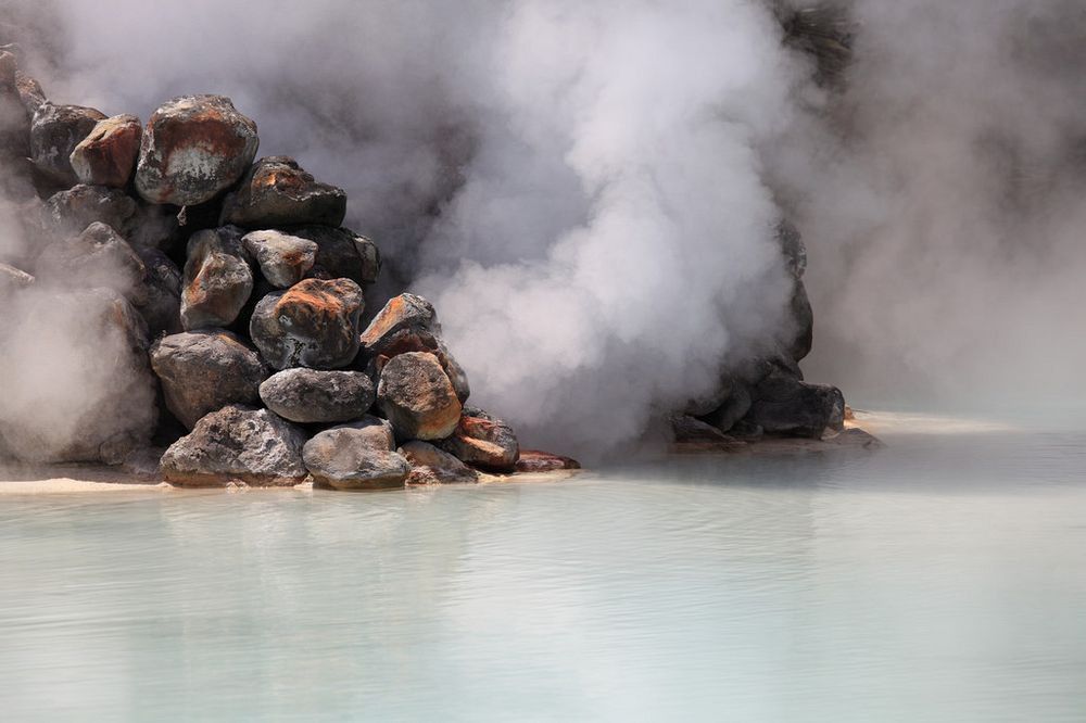 he-Cooking-Pot-Hell-features-several-boiling-ponds-with-a-red-demon-statue-guarding-the-entrance.jpg