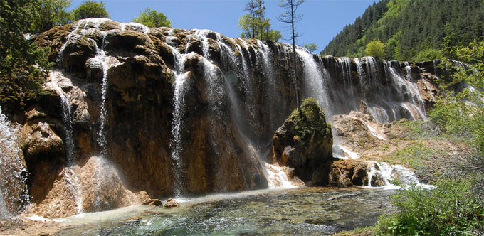 Jiuzhaigou_Pearl_Waterfall.jpg