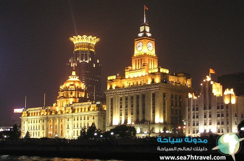 800px-Bund_at_night_(with_Bund_Financial_Center).jpg