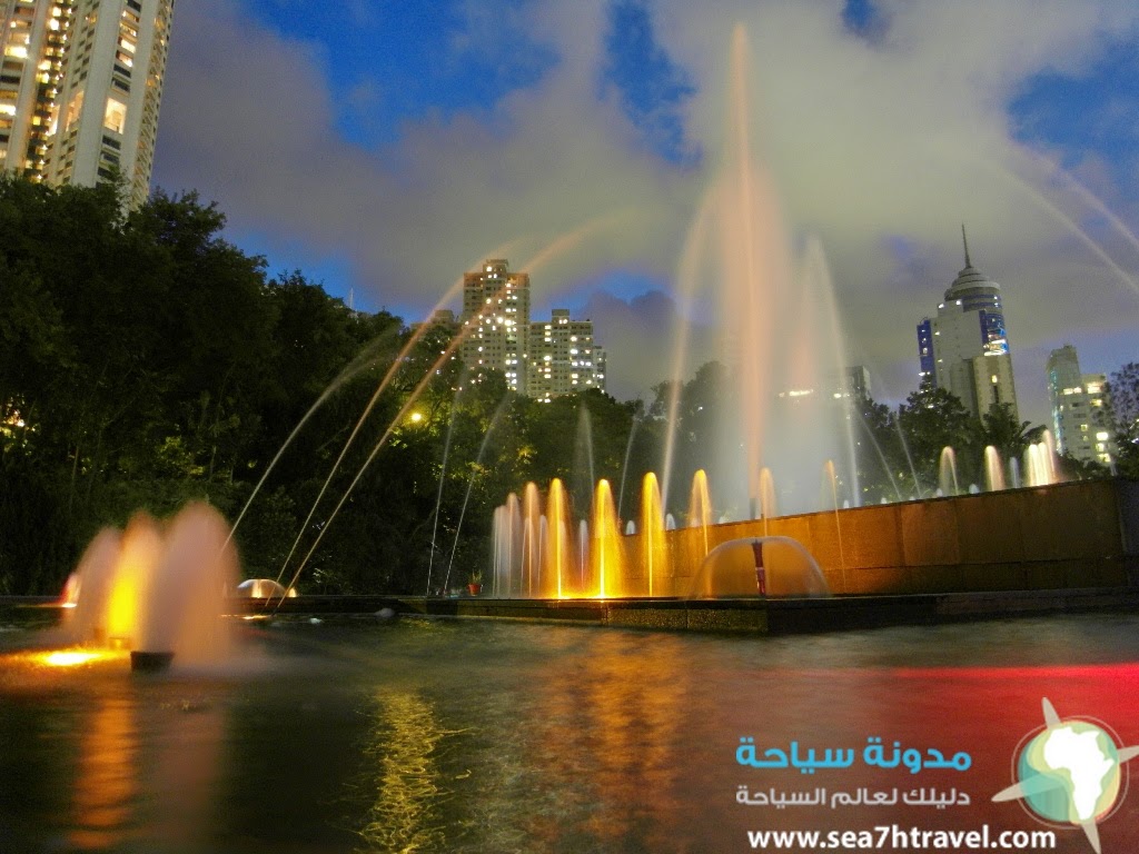 Hong_Kong_Botanic_Garden_Fountain.jpg