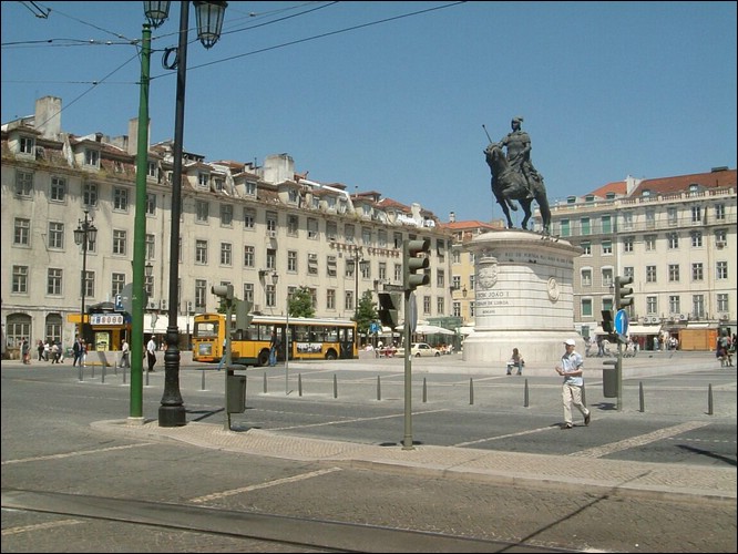 Central%20Lisbon%20square.jpg