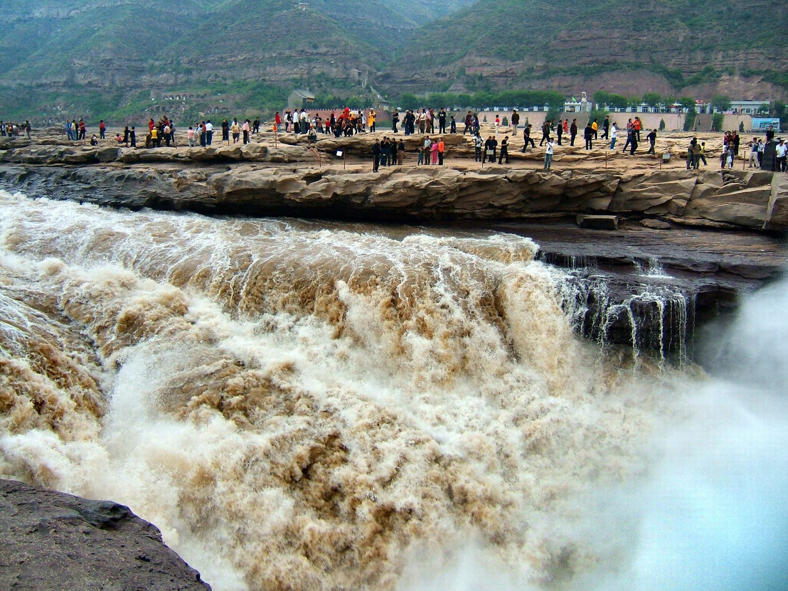 hukou_waterfall___shanxi__china.jpg