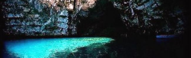 lake-in-Mellisani-cave-400x198.jpg