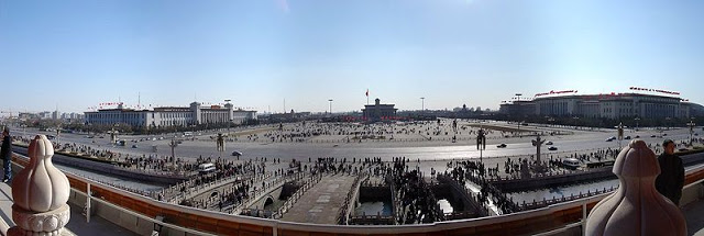 800px-200401-beijing-tianan-square-overview.jpg