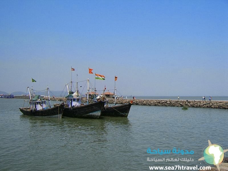 800px-India-Elephanta-Water.jpg