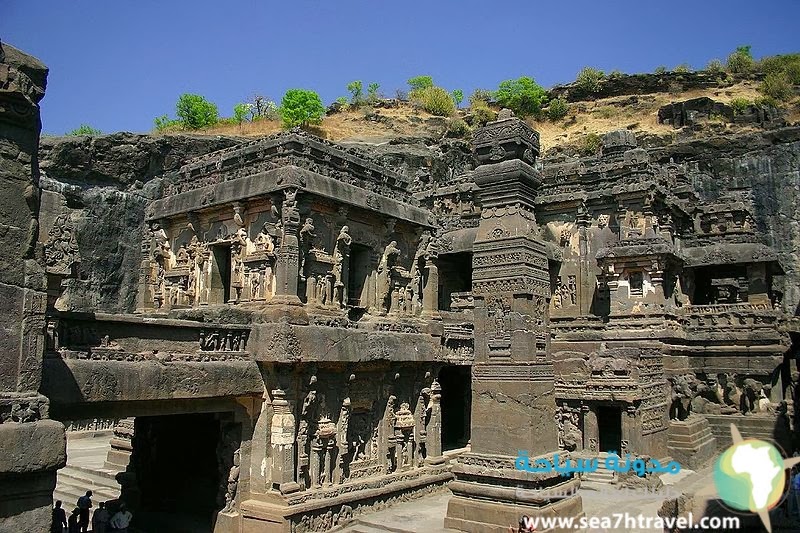 800px-Ellora_cave16_003.jpg