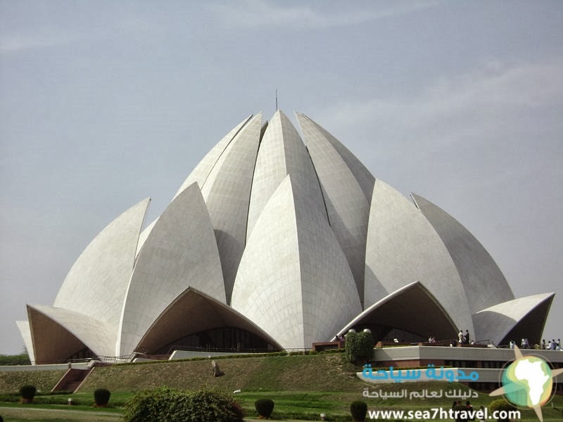 800px-LotusTemple3.jpg