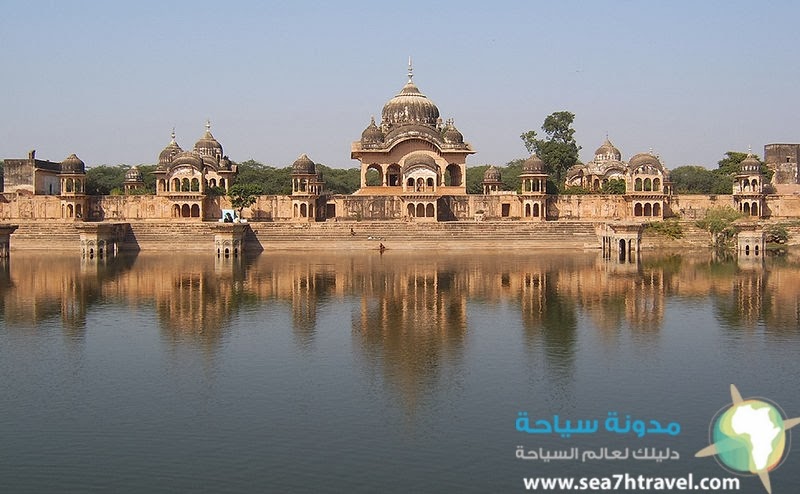 800px-Kusuma_Sarovar_Ghat.jpg