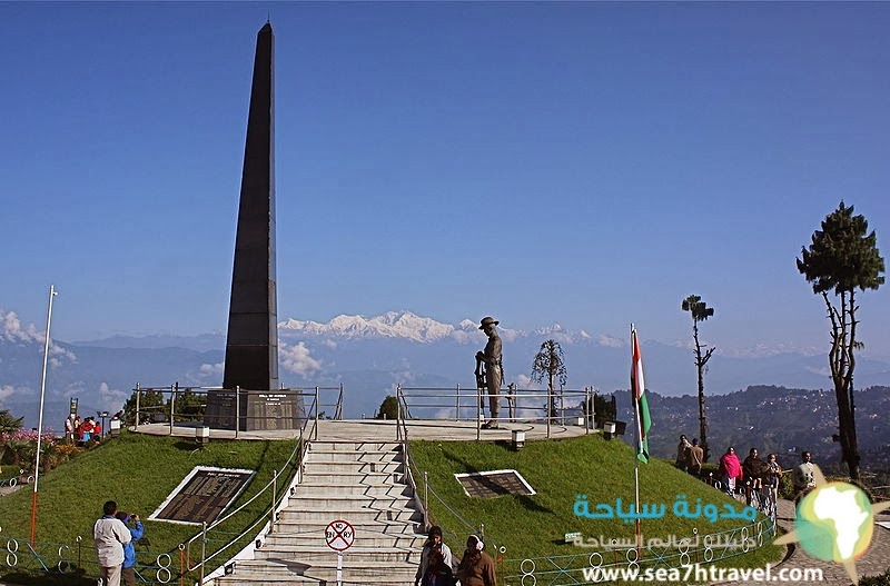 eeling_War_Memorial,_at_Batasia_Loop,_Darjeeling,_.jpg