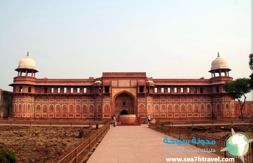 Agra-fort-6-jehangirs-palace.jpg