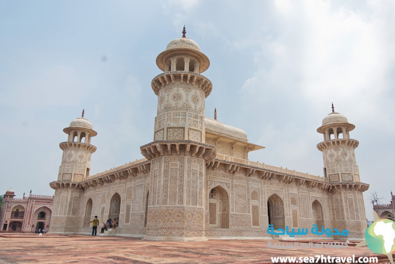 Itmad-Ud-Daulah's_Tomb_14.jpg