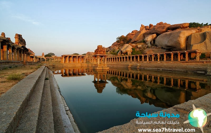 800px-Krishna_Pushkarani_-_Hampi_Ruins.jpg