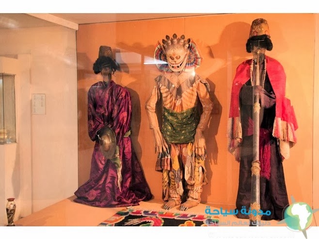 4110932-Tribal_costumes_National_Museum_Delhi.jpg