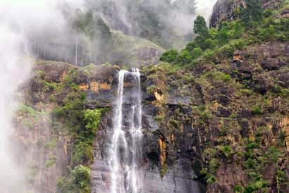 bambarakanda_falls_mist.jpg