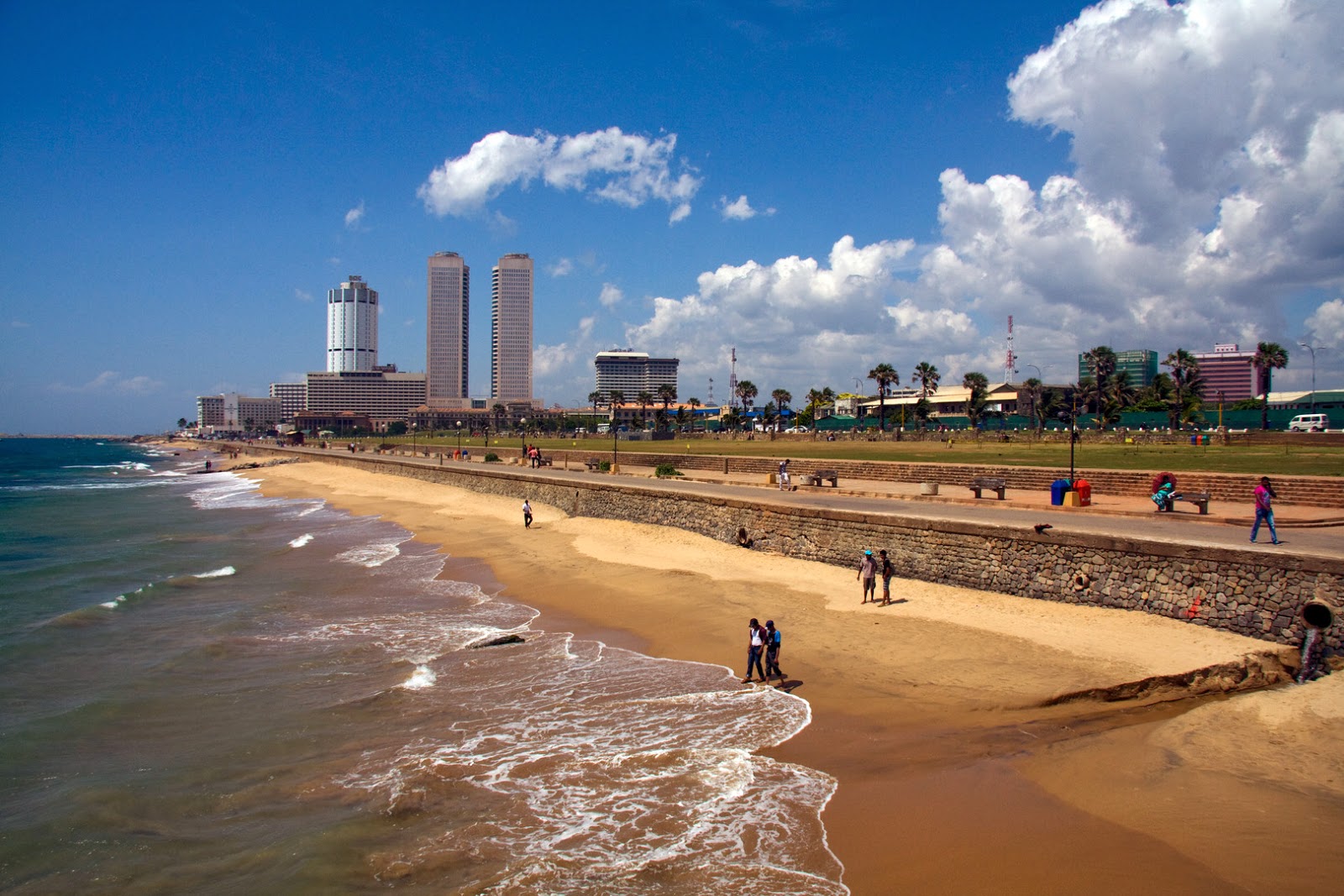 _the_Twin_Towers_of_the_World_Trade_Centre_Colombo.jpg