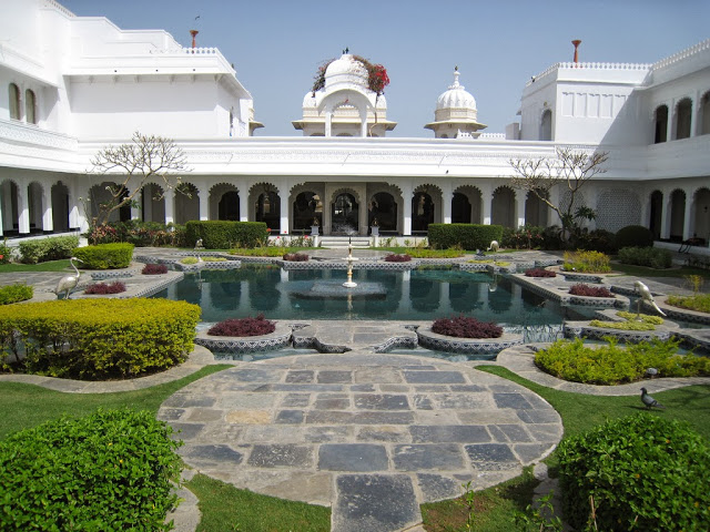 Taj-Lake-Palace-in-Udaipur-5.jpg