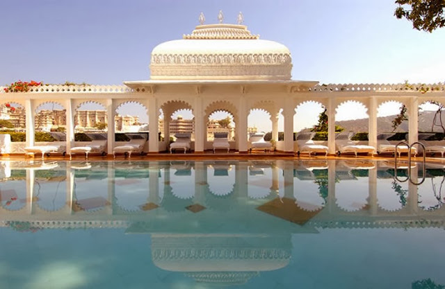 india_udaipur_taj-lake-palace-wide-pool.jpg