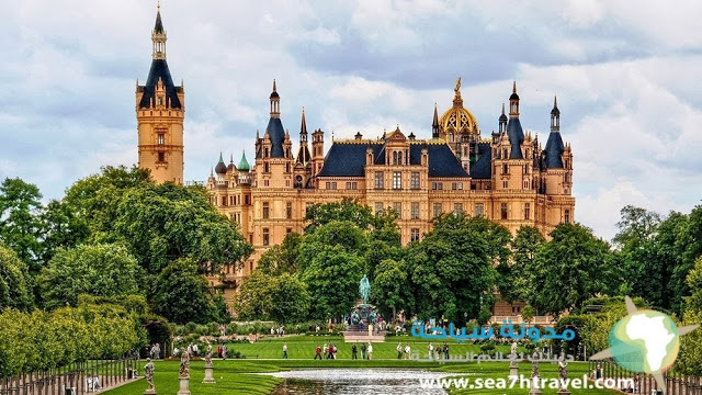 Schwerin-Castle-Beautiful.jpg