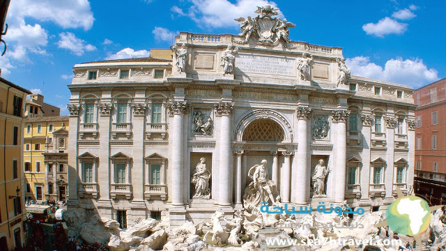 front-De-Trevi-Fountain-amazing-place.jpg