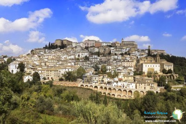 aly-medieval-town-loreto-aprutino-on-top-of-a-hill.jpg