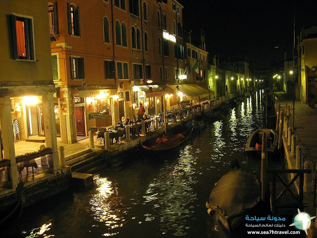 Venice-canal-night-view.jpg