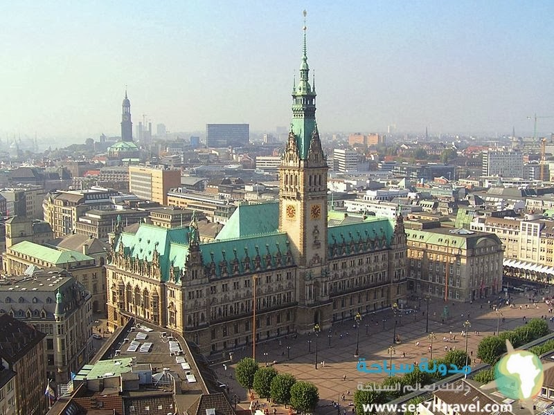 800px-Hamburger_Rathaus_von_St-Petri.jpg