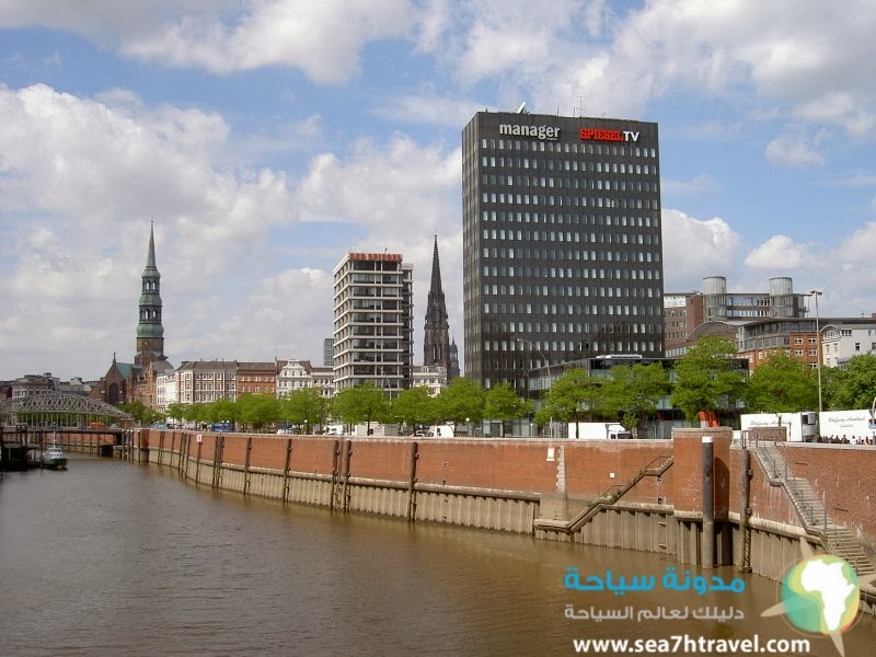 800px-Spiegel_Building_Hamburg_2.jpg