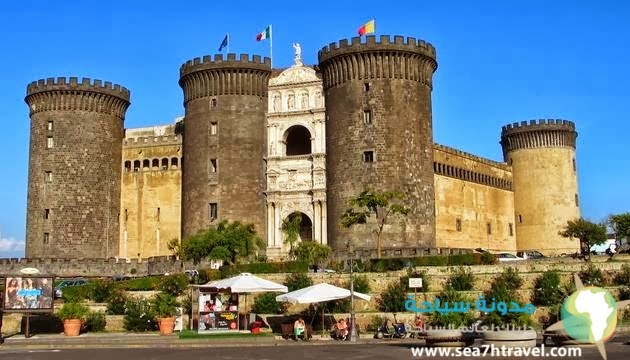 Naples-Castel_Nuovo.jpg