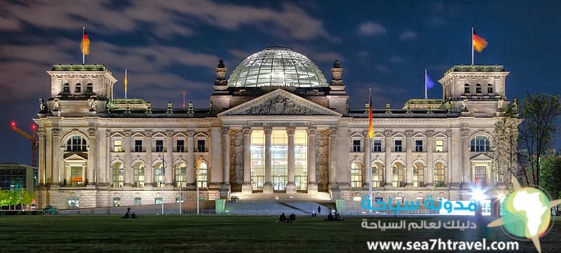 800px-Berlin_-_Reichstag_building_at_night_-_2013.jpg