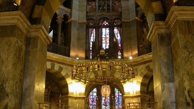 panorama-Aachen-Cathedral-sights-in-germany.jpg