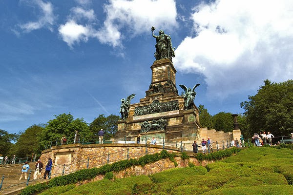 niederwalddenkmal_ueber_ruedesheim_reference.jpg