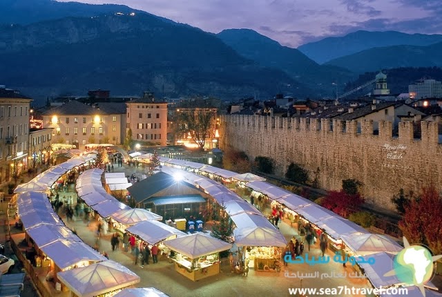 Italy_Christmas_market.jpg