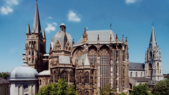 images-Aachen-Cathedral-sights-in-germany.jpg