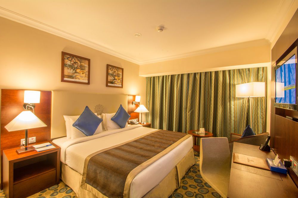 Double-room-large-bed-in-Millennium-Al-Aqeeq-Hotel-Medina.jpg