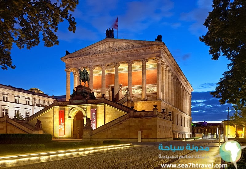 800px-Alte_Nationalgalerie_abends_(Zuschnitt).jpg