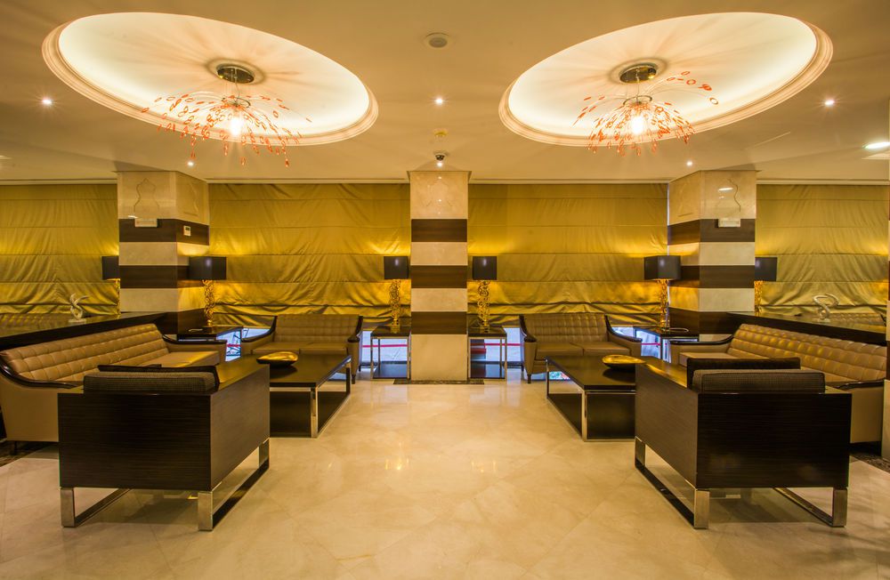 Luxury-Lobby-sitting-area-of-Millennium-Al-Aqeeq-Hotel-Medina.jpg