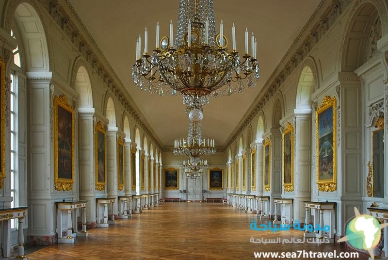 800px-The_Grand_Trianon_Castle_Interios.jpg