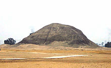 220px-Pyramid_of_amenemhet_hawarra_01_b.jpg