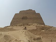 220px-Meidoum_pyramide_003.jpg