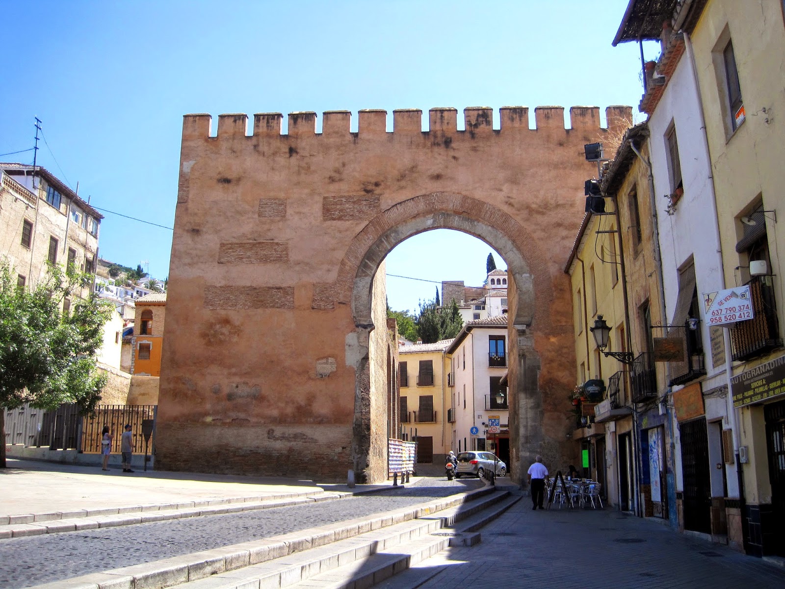 Puerta_Elvira._Granada..jpg