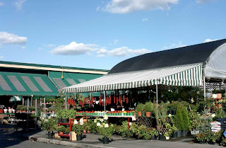 Jean-Talon,_outside_view,_Montr%C3%A9al_2005-09-04.jpg