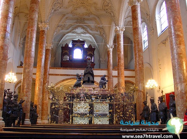 the-tomb-of-emperor-maximilian-i-hofkirche.jpg