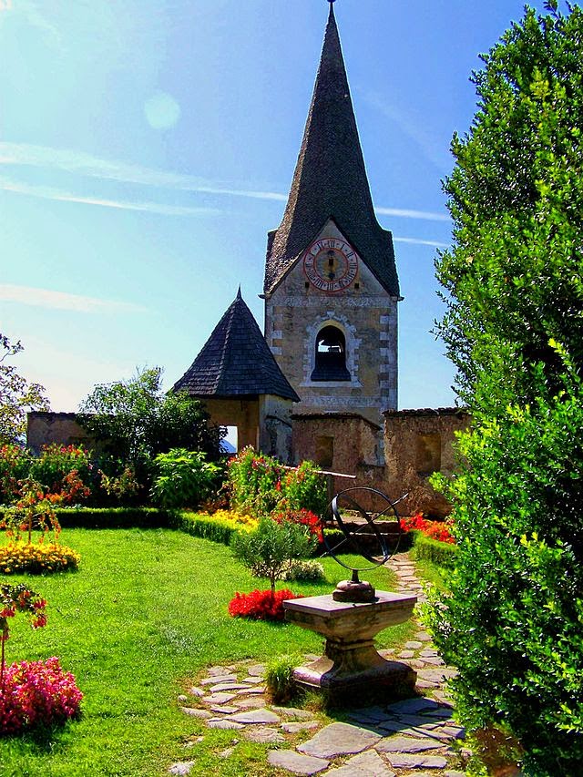 640px-Hochosterwitz_Castle_Garden.jpg