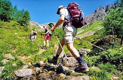 Switzerland-Hiking-420x0.jpg
