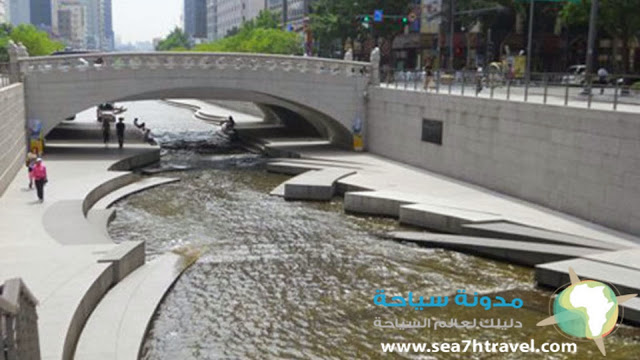 Cheonggyecheon-is-a-river-tourism-panorama.jpg