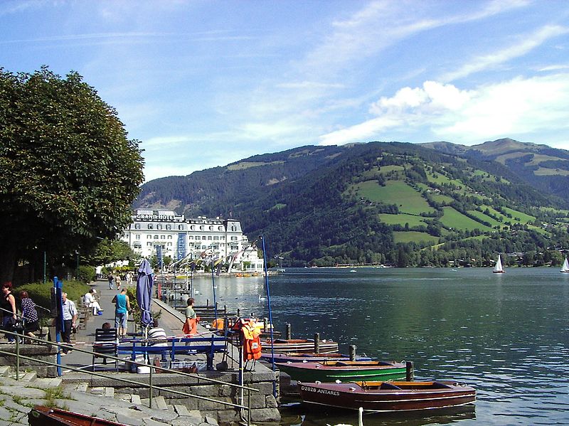 800px-ZellAmSee_UferPromenade_GrandHotel.jpg