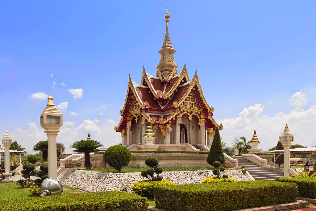 Udon_Thani_-_The_City_Pillar_Shrine_-_0002.jpg